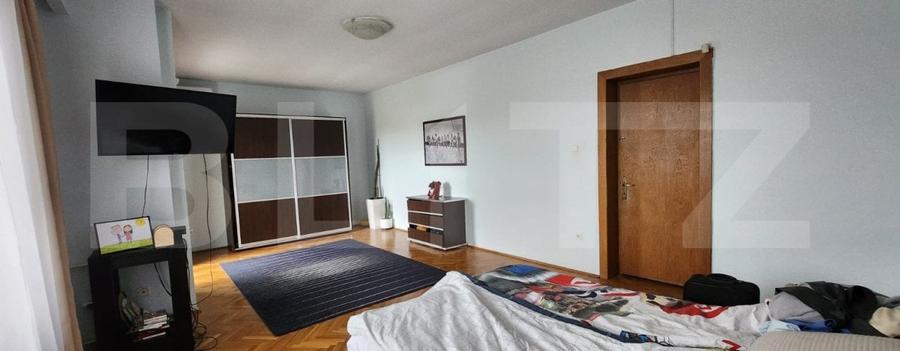 Casă individuală cu 12 camere cu Piscina în Platou