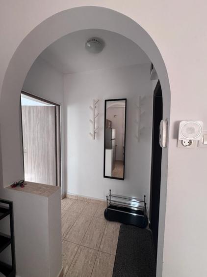 Apartament cu 3 camere decomandat, mobilat în Baba Novac
