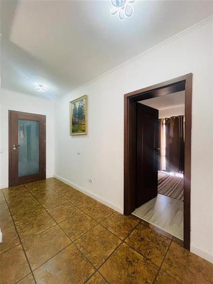 Duplex cu 5 camere cu Canalizare în Central