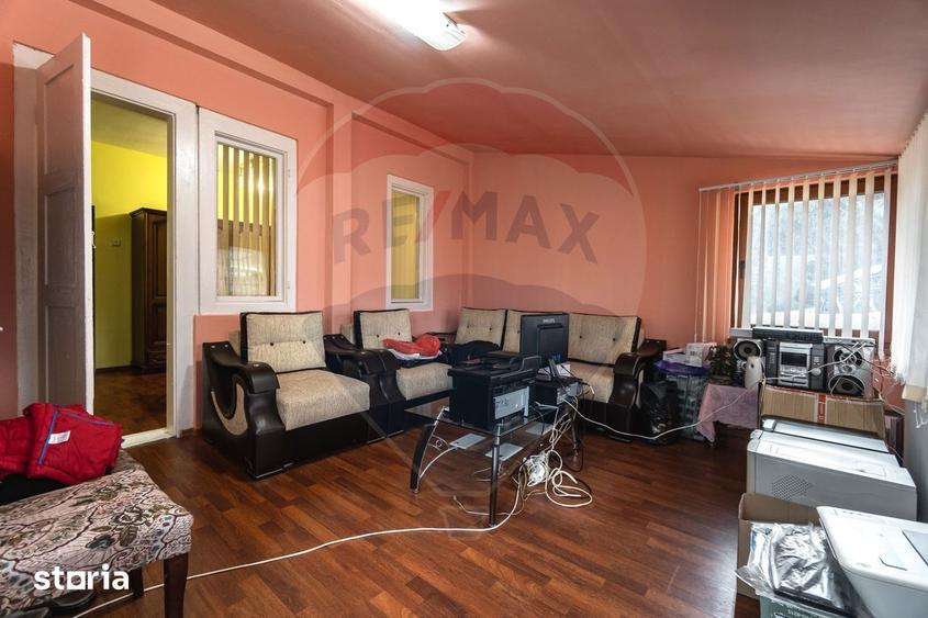 Apartament cu 3 camere, mobilat în Central