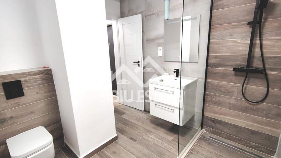 Apartament cu 3 camere decomandat în Sud-Vest