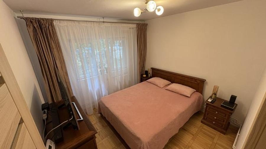 Apartament cu 3 camere decomandat în Lipovei