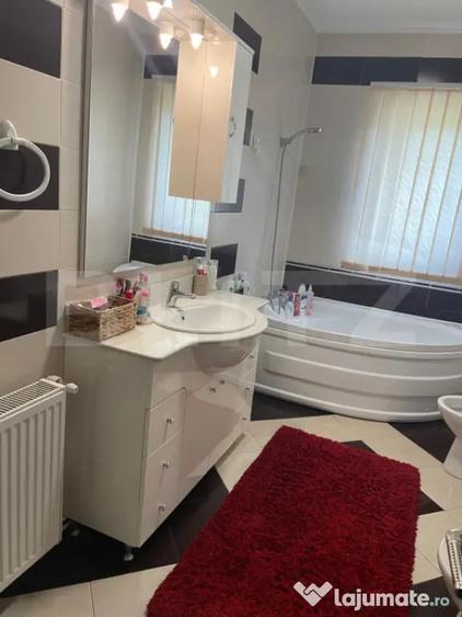 Casă cu 5 camere cu Teren 300 Mp în Central