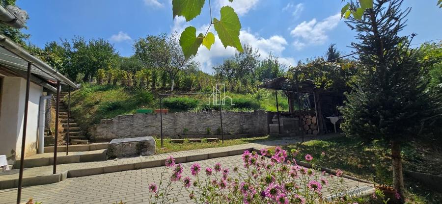 Casă individuală cu 4 camere cu Canalizare în Est