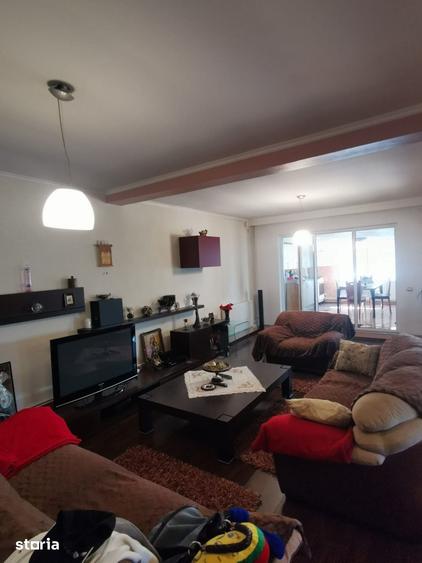 Casă cu 4 camere cu Teren 450 Mp în Central