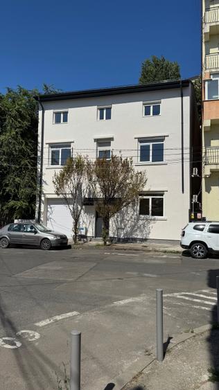 Casă individuală cu 9 camere cu Garaj în Cantemir