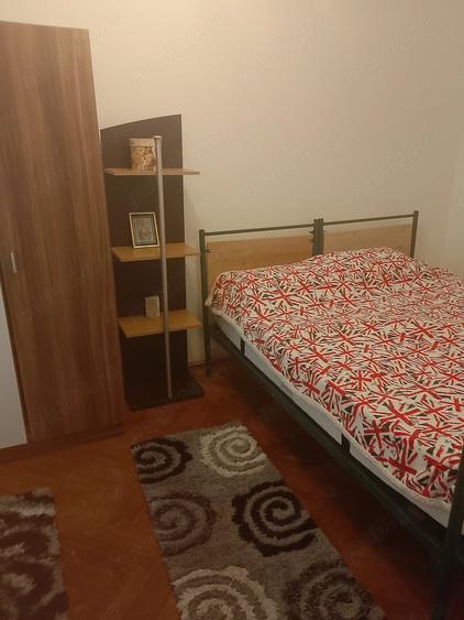 Apartament cu 3 camere semidecomandat în P-ța Doina