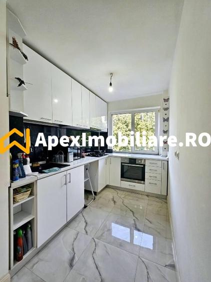 Apartament cu 3 camere decomandat, mobilat în Alexandru Obregia