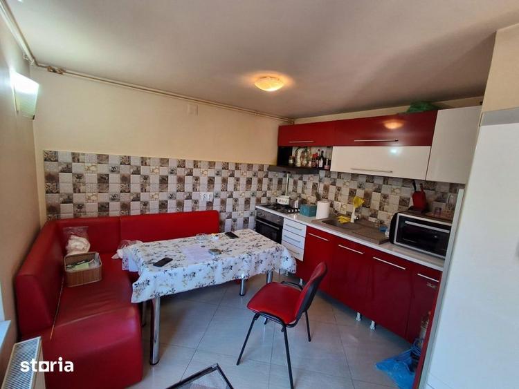 Casă cu 3 camere cu Canalizare în Central