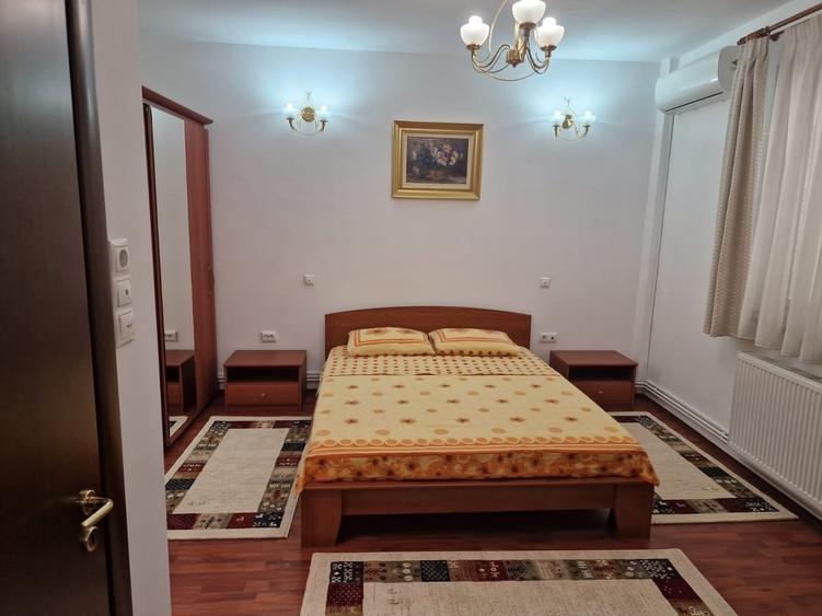 Apartament cu 3 camere semidecomandat în Dorobanți