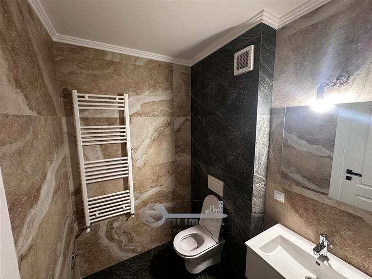 Apartament cu 4 camere decomandat în Frumoasa