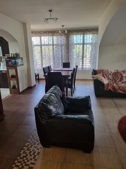 Casă individuală cu 5 camere cu Garaj în Central