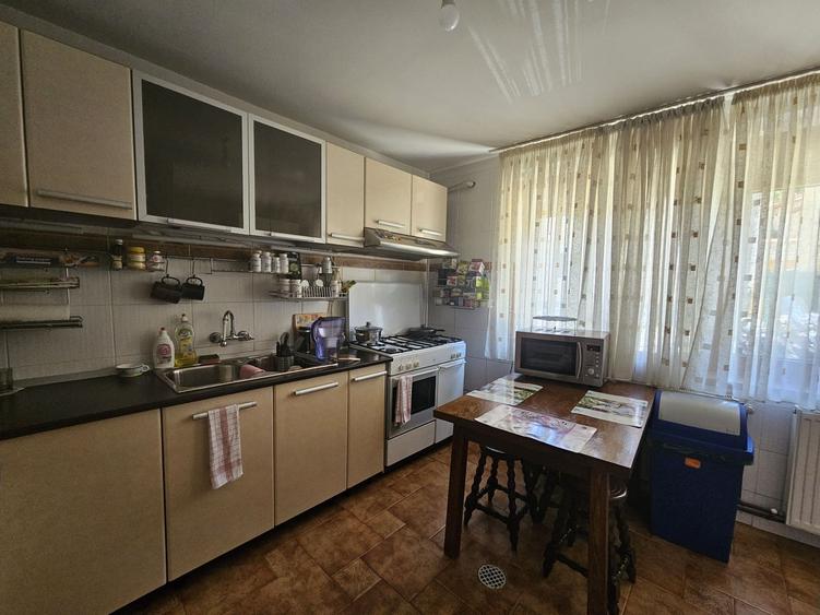 Casă individuală cu 5 camere cu Teren 159 Mp în Schei