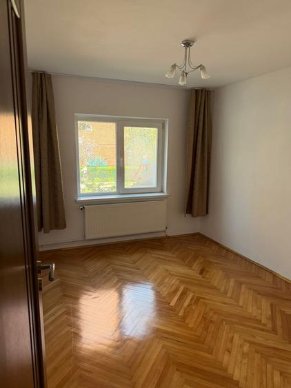 Apartament cu 3 camere decomandat în Județean