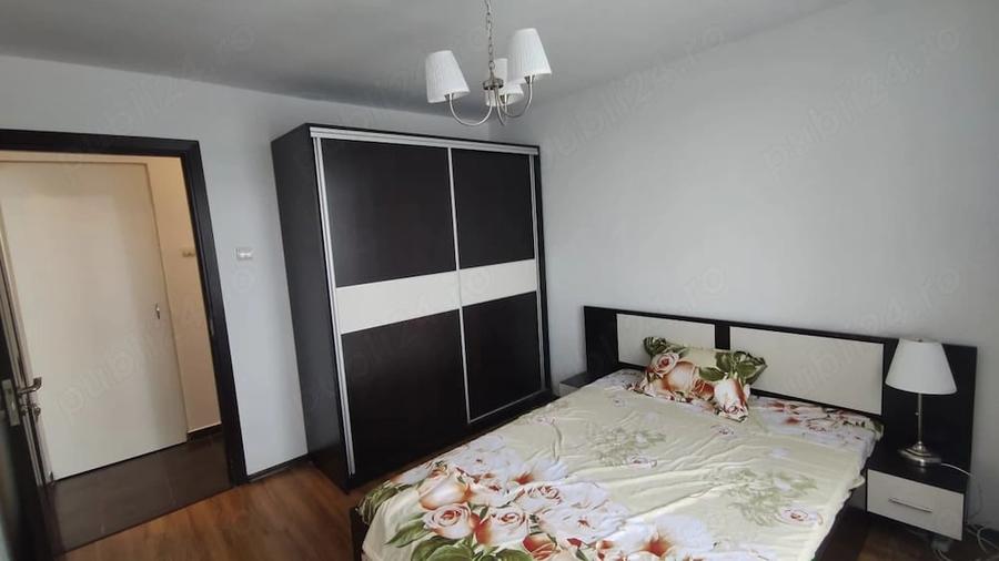 Apartament cu 3 camere decomandat în Exterior Vest