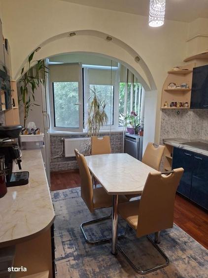 Apartament cu 4 camere în Cetate
