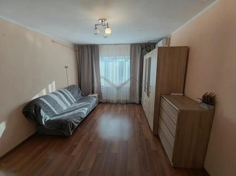 Garsonieră decomandată, mobilată în Nicolina