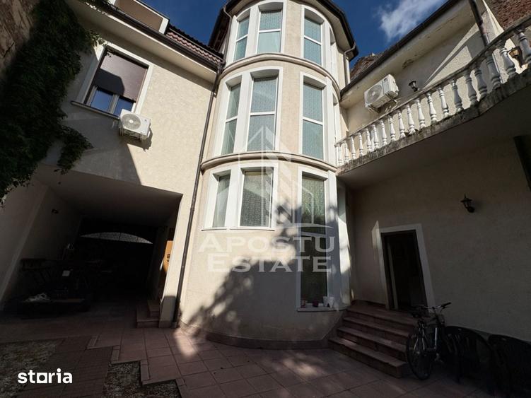 Casă cu 8 camere cu Teren 347 Mp în Iosefin