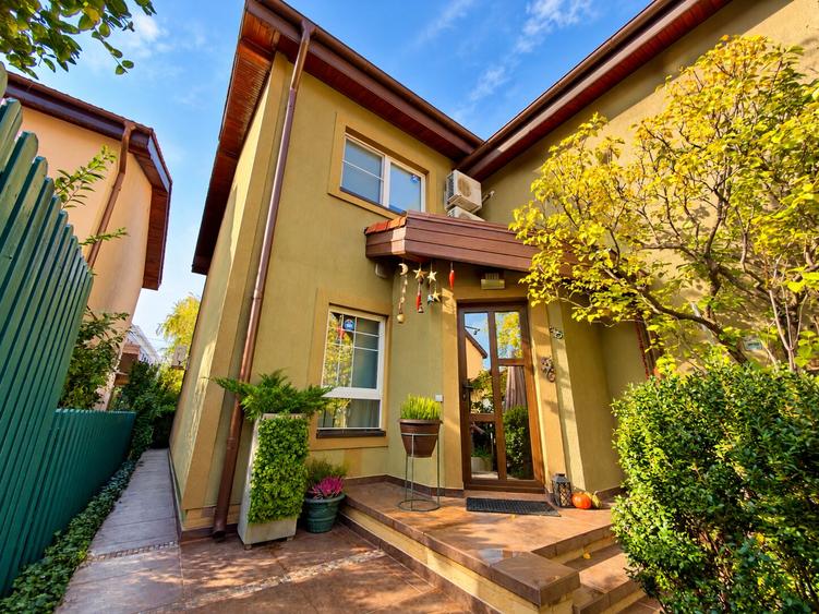 Duplex cu 5 camere cu Canalizare în Iancu Nicolae
