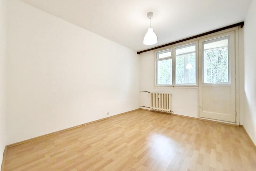 Apartament cu 3 camere semidecomandat în 1 Decembrie 1918