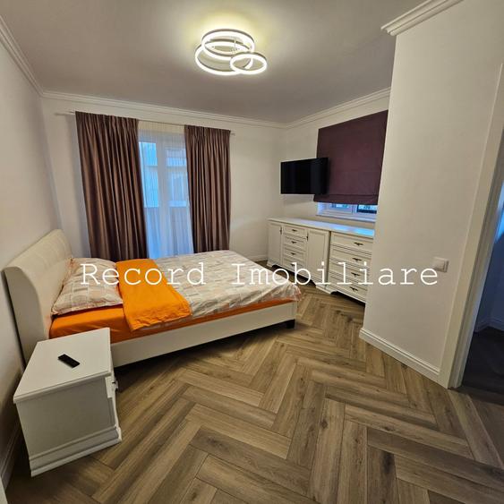 Duplex cu 5 camere cu Canalizare în Florești