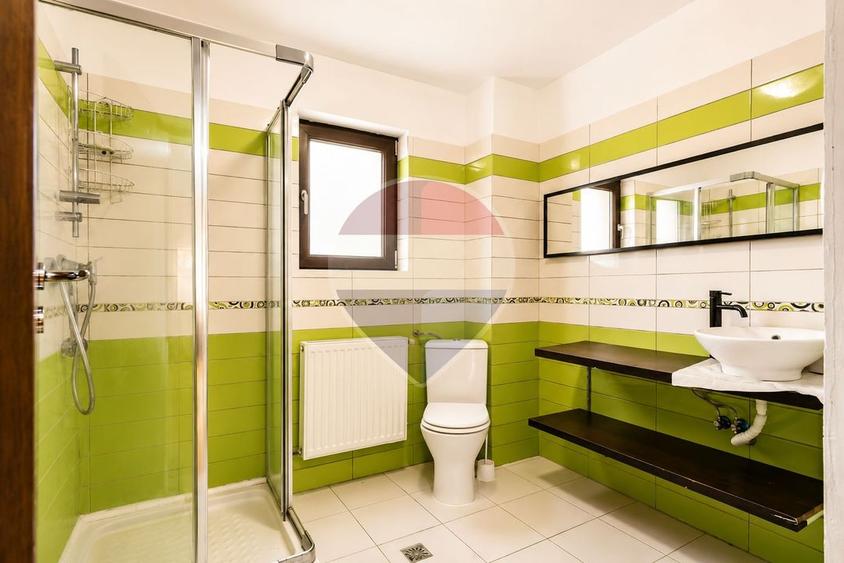 Casă individuală cu 6 camere cu Teren 572 Mp în Gulia