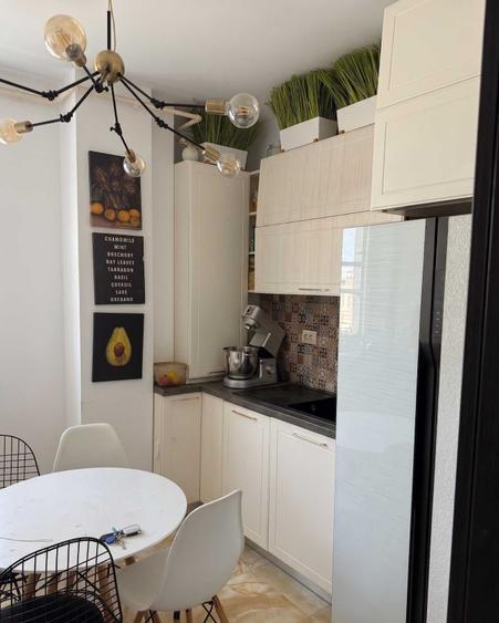 Apartament cu 3 camere decomandat în Păcii
