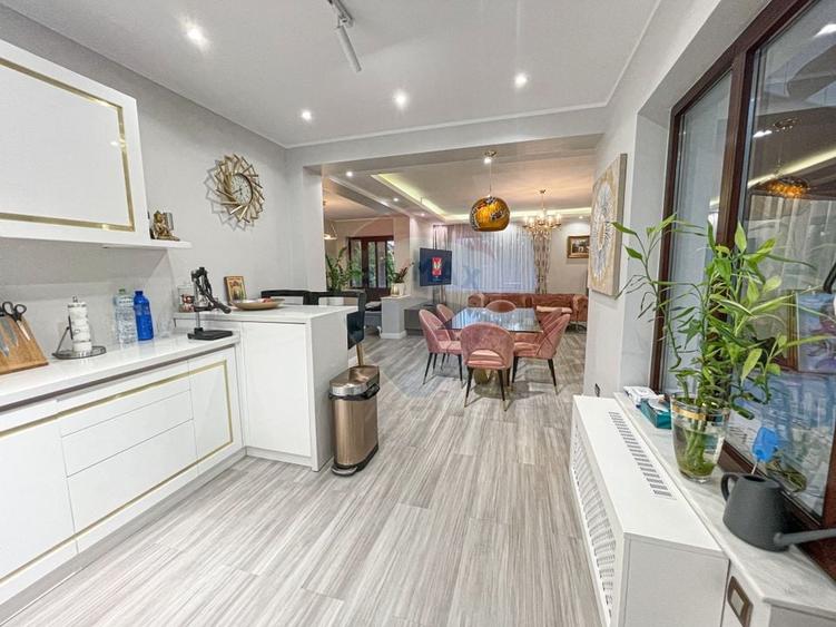 Casă individuală cu 9 camere cu Piscina în Dragomirești-Deal