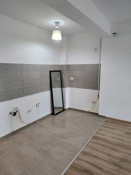 Apartament cu 2 camere semidecomandat în Fundeni