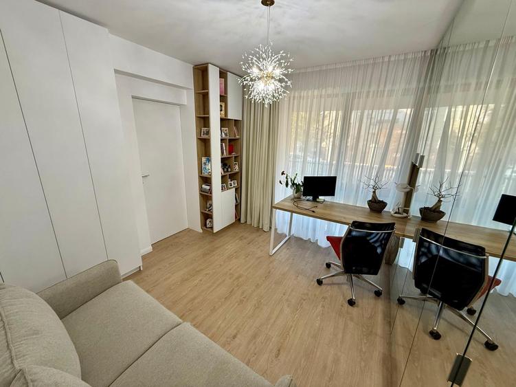 Apartament cu 3 camere decomandat, mobilat în Iancu Nicolae