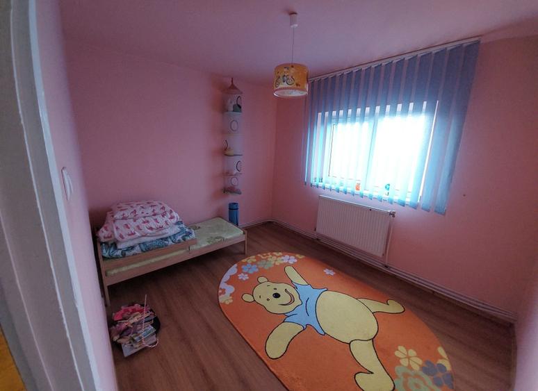Apartament cu 2 camere semidecomandat în Mioriței