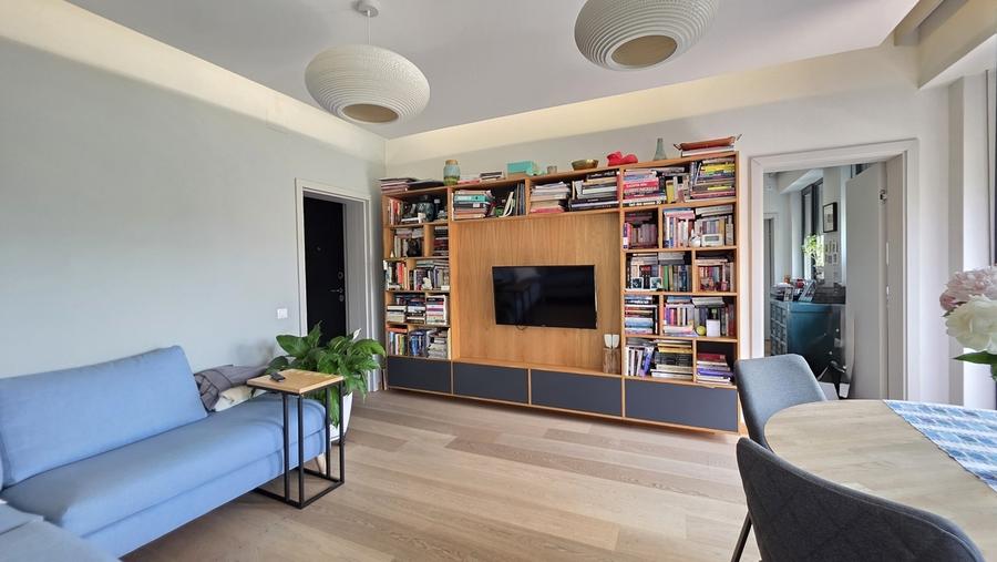 Apartament cu 3 camere semidecomandat în Sud