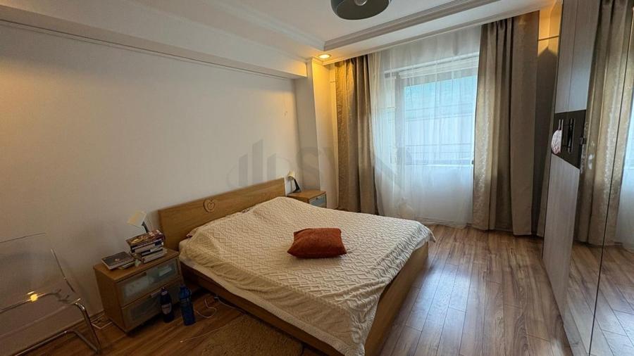 Apartament cu 3 camere decomandat, mobilat în Central