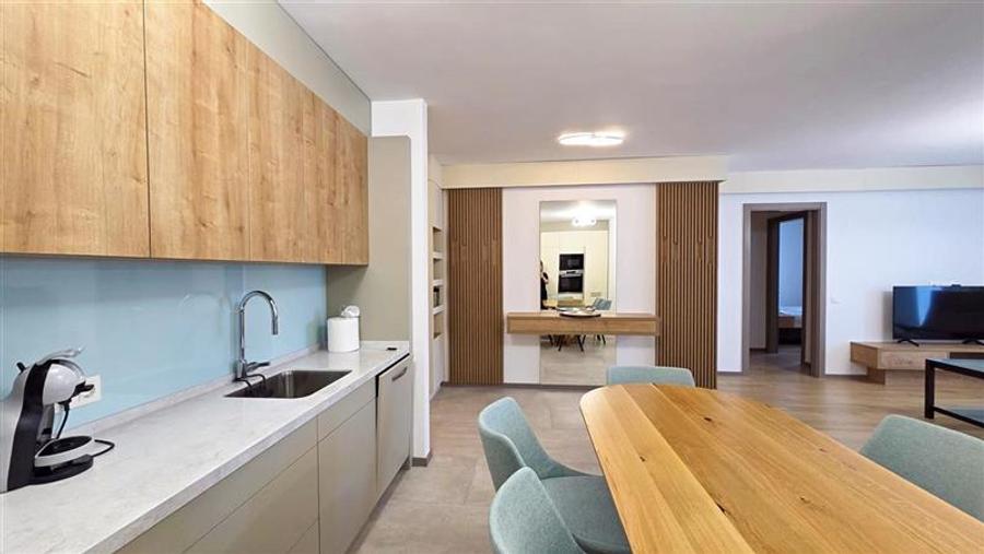 Apartament cu 3 camere decomandat în Central
