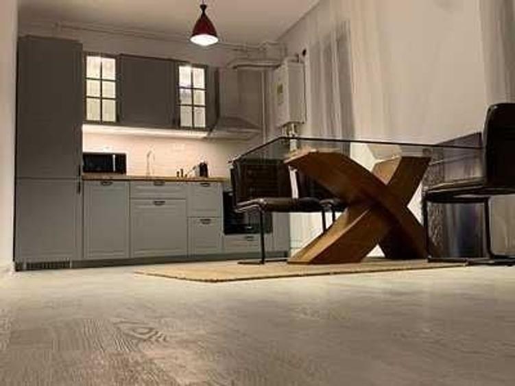 Apartament cu 2 camere decomandat în Palazu Mare