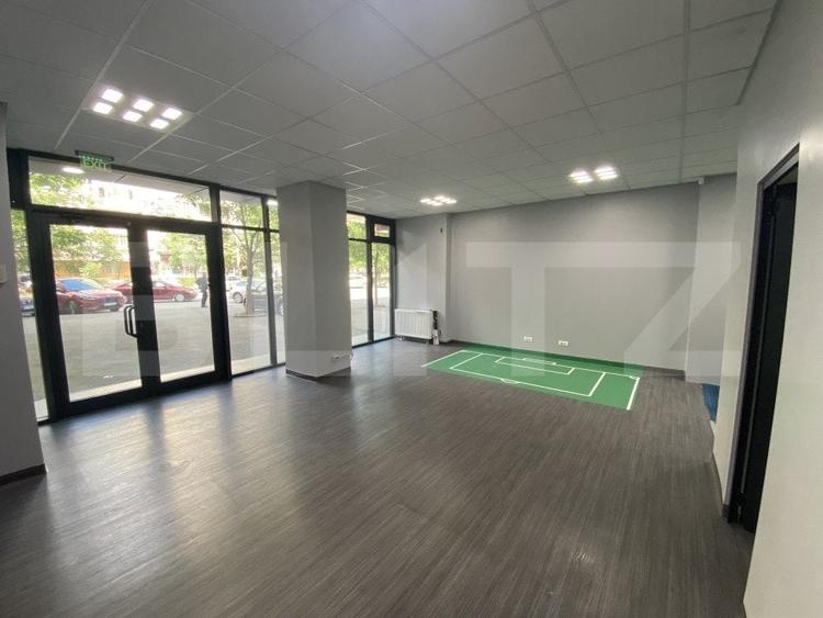 Spațiu comercial, de 72 mp, în Rovine