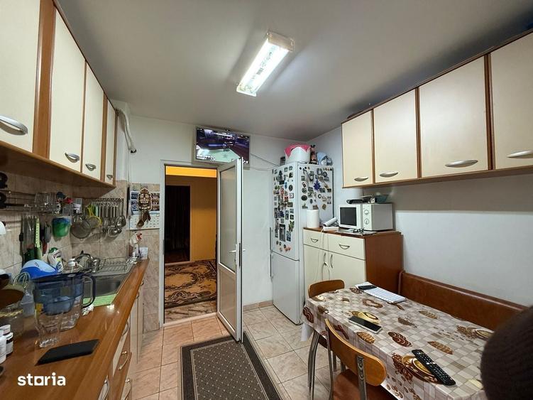 Apartament cu 4 camere decomandat în Poarta 6