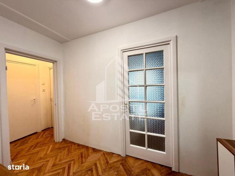 Apartament cu 3 camere, mobilat în Complex Studențesc
