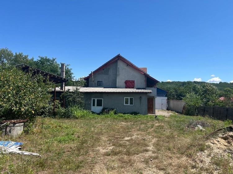 Casă cu 4 camere în Drăgoești