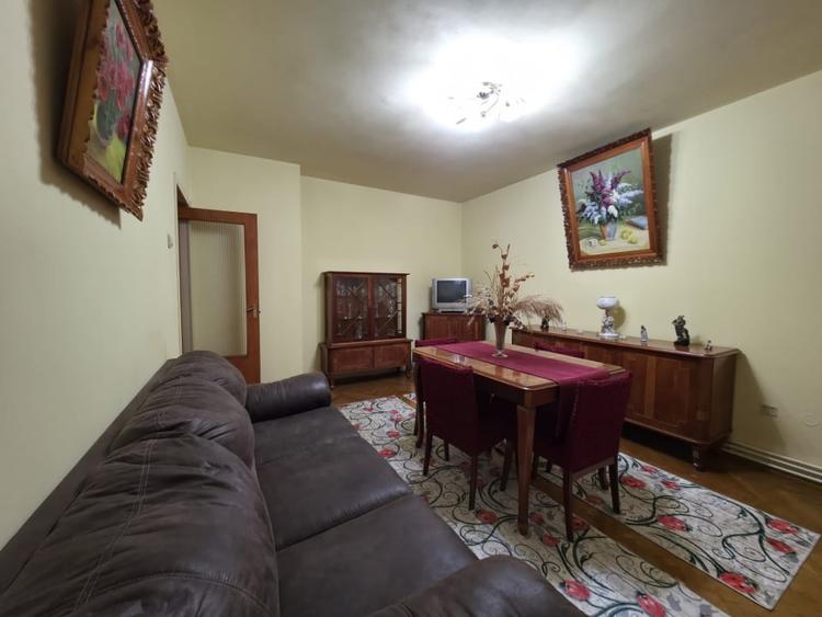 Apartament cu 4 camere decomandat, mobilat în Central