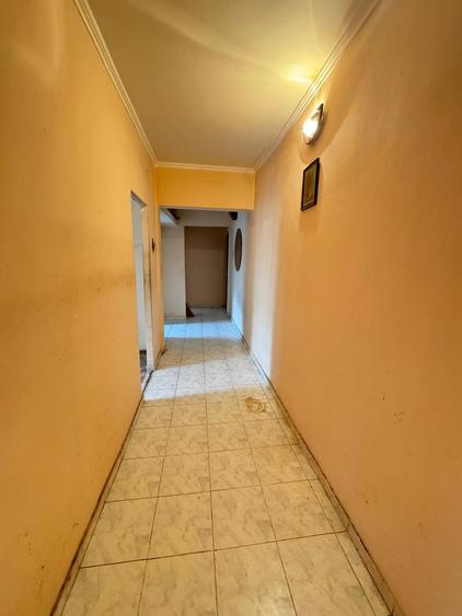 Apartament cu 3 camere semidecomandat în Alexandru cel Bun