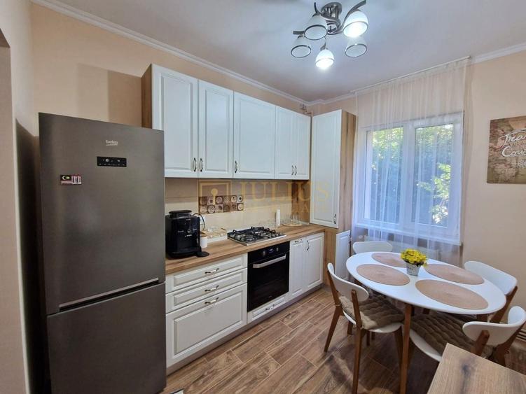 Apartament cu 4 camere decomandat, mobilat în Neptun