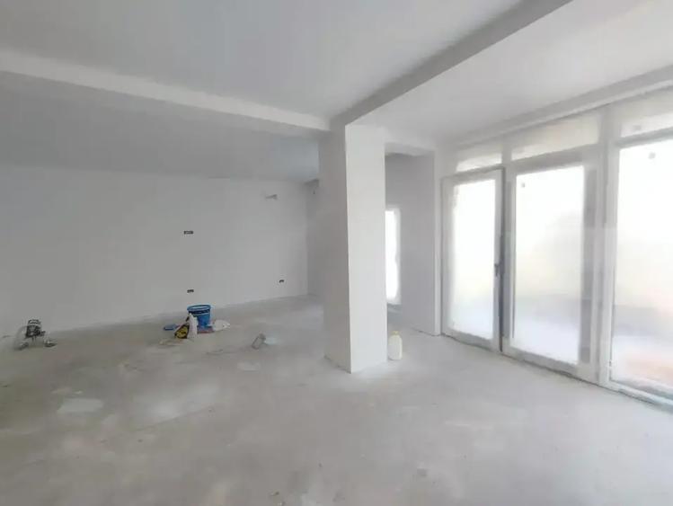 Casă cu 5 camere cu Teren 400 Mp în Tunari