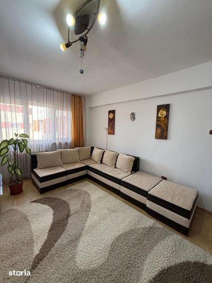 Apartament cu 3 camere în Cetate