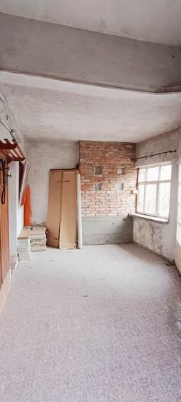 Apartament cu 4 camere semidecomandat în Central
