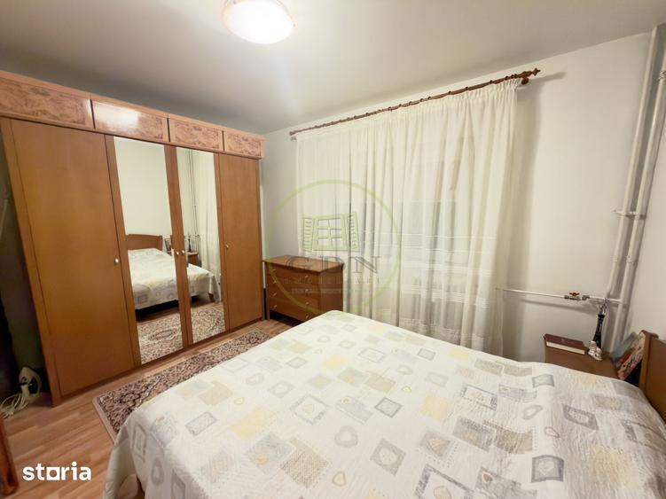 Apartament cu 3 camere semidecomandat în Rovine