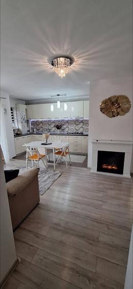 Apartament cu 2 camere decomandat în Florești