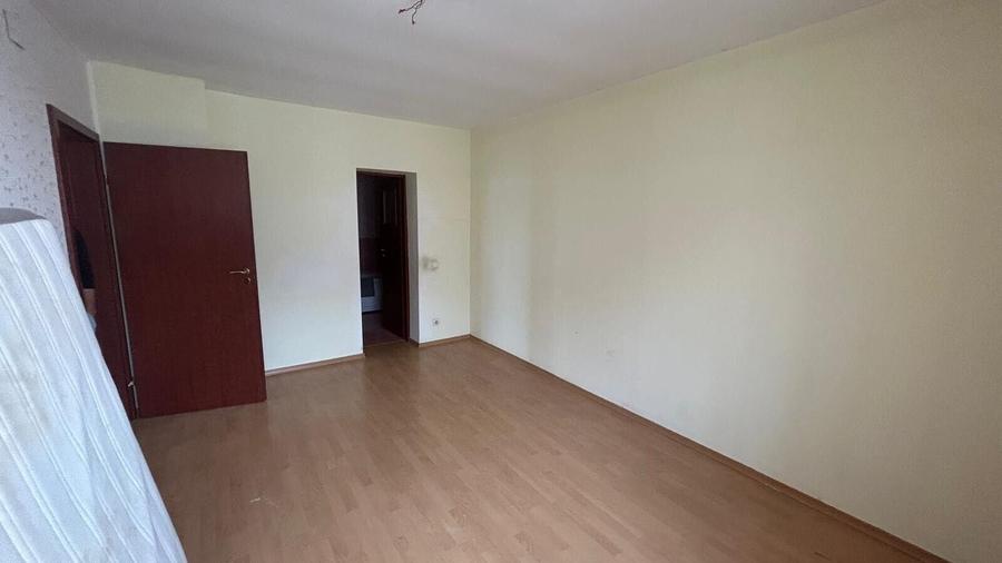 Apartament cu 3 camere decomandat în Olteniței