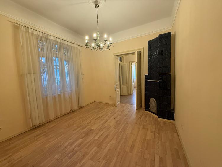 Casă individuală cu 5 camere cu Teren 180 Mp în Dacia