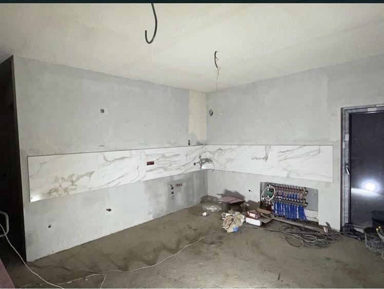 Casă cu 7 camere cu Teren 770 Mp în Central